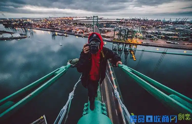 美20岁小伙挑战极限 高空俯拍美景(组图)-创意网