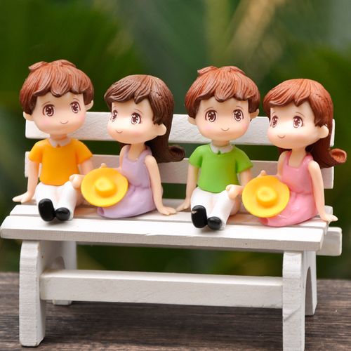 可爱草帽情侣男孩女孩坐姿约会场景微景观材料多肉花盆桌面装饰品