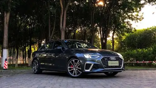 四驱高功率,大屏享科技,全新奥迪a4l香不香?