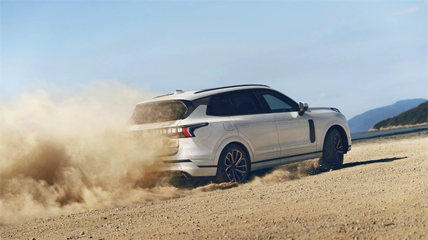 1月16日,领克中大型旗舰suv新09em-p正式上市,共推出六座版和七座版共