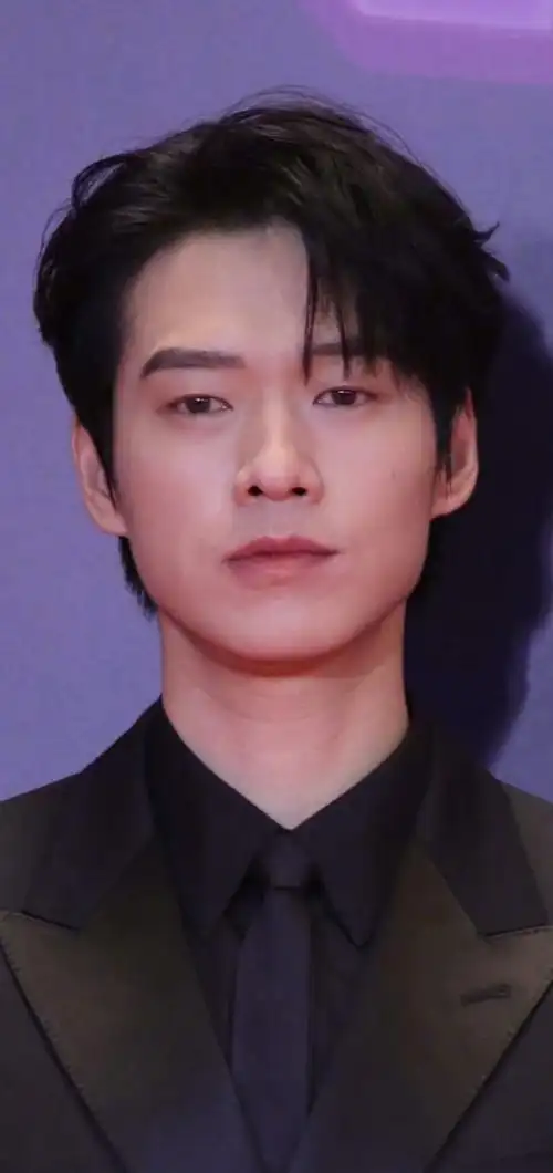 尖叫之夜男明星怼脸生图白敬亭斗鸡眼魏大勋鼻子歪王一博假