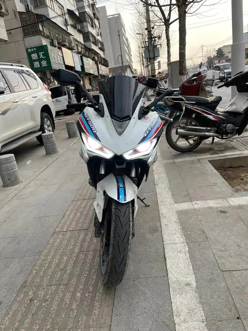 电喷400国产r3!外观有瑕疵 28张不议价!爽快的老板来秒 - 抖音