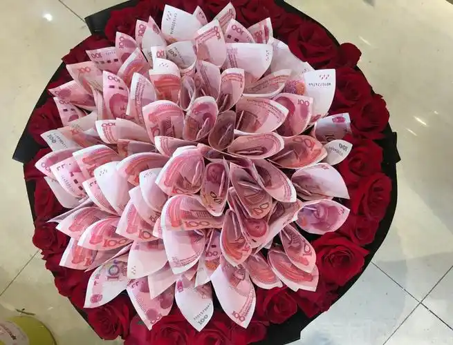 我出手还是挺阔气的,第一次过情人节快乐我用九十九张一百元的人民币