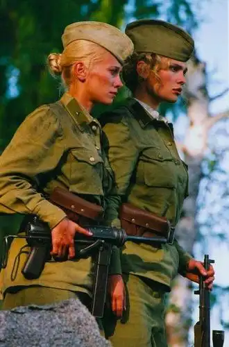 亮剑中山本特工队用的冲锋枪全剧中最大的道具错误穿越了