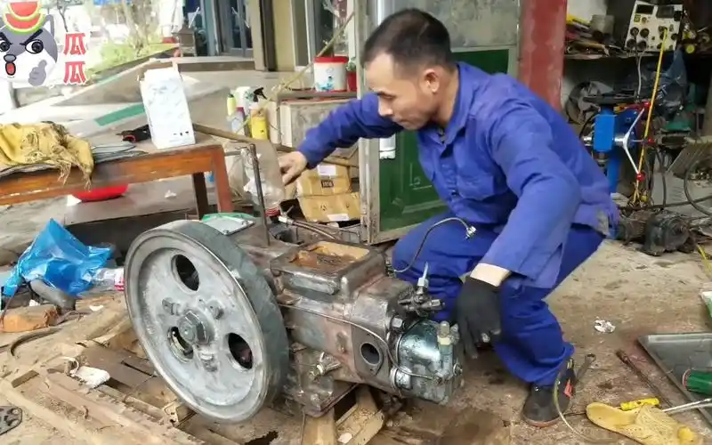 维修单缸柴油机还能这样操作,泰国维修师傅的方法让我涨见识了!