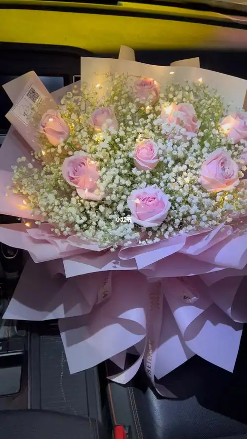 粉雪山满天星花束混搭