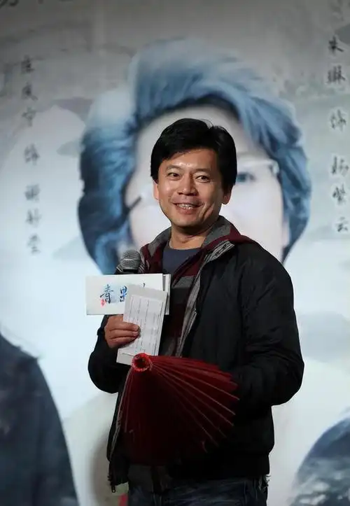 著名演员何政军我这辈子最正确的决定就是娶了一个平凡的妻子