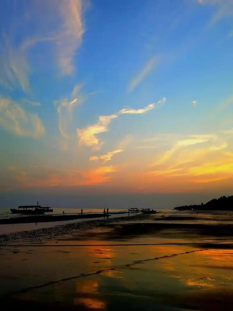 防城港|万尾金滩.万尾金滩位于广西防城港市东兴市万尾岛上,是