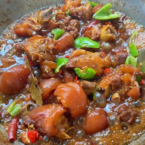 姐妹们轻松做出美味不腻香辣猪蹄儿