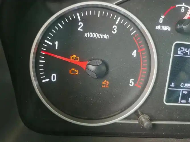 欧马可s1国6车仪表上全是故障码和故障灯