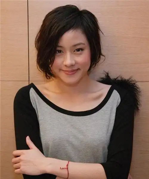 怎么联系明星林嘉欣做代言人