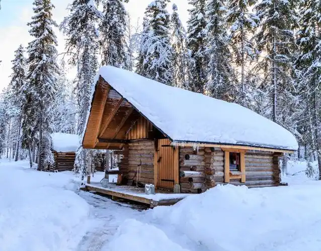 为了在夜晚时分放松疲惫不堪的身躯,想出了一个好办法:在小木屋里掘
