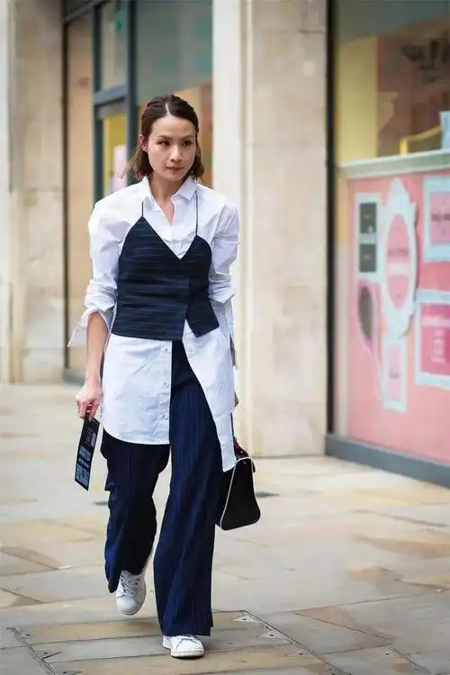 最近时尚圈火了一种衬衫新穿法叫11穿法前卫又新潮