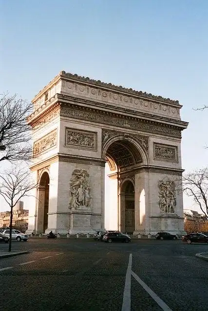 凯旋门另一视角的战争史诗