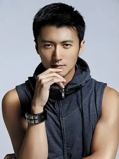 回顾这一次上影节白发谢霆锋让所有人见识到他在香港的地位