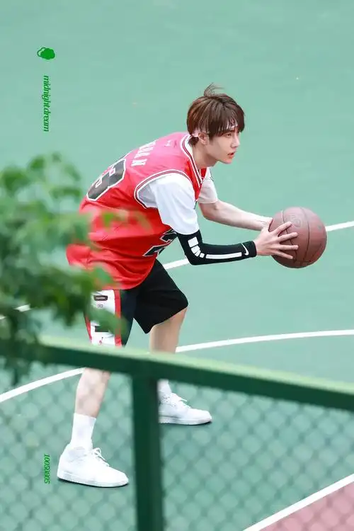 王一博谁能拒绝打篮球这么帅的男生呢