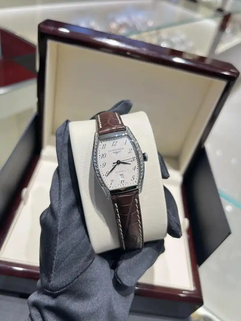 浪琴典藏系列满钻机械女士腕表.浪琴典藏系列灵感源:自于20世 - 抖音