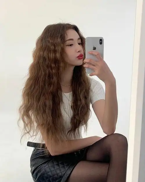 最火最时尚发型来了,层次短发锁骨发,个性挑染羊毛卷