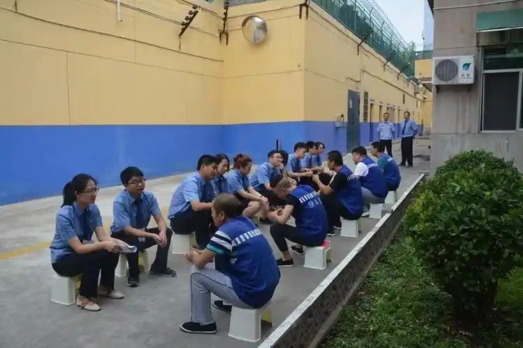 岐山检察组织青年干警走进看守所开展对留所服刑人员开展谈心谈话教育