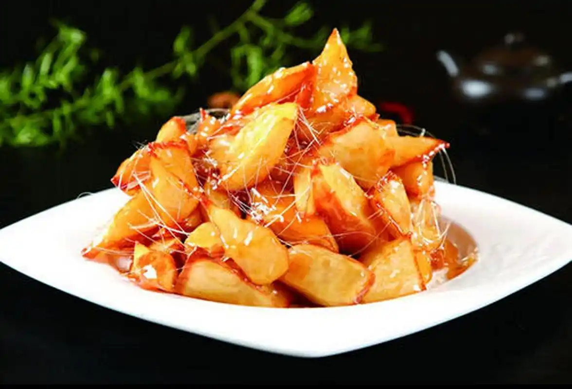 拔丝芋头是一道安徽的汉族传统名菜,属于徽菜系.