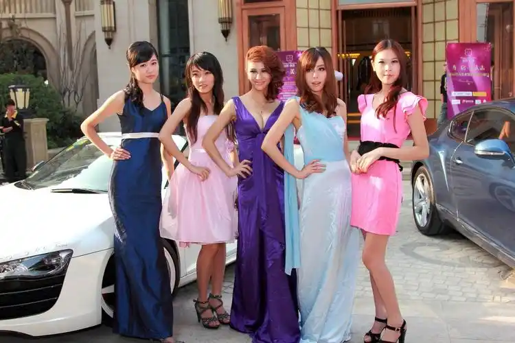 百里挑一女嘉宾携美人亮相远洋香奈 人气爆棚