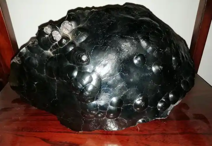 内蒙包头陨石收藏爱好者收藏的极品陨石