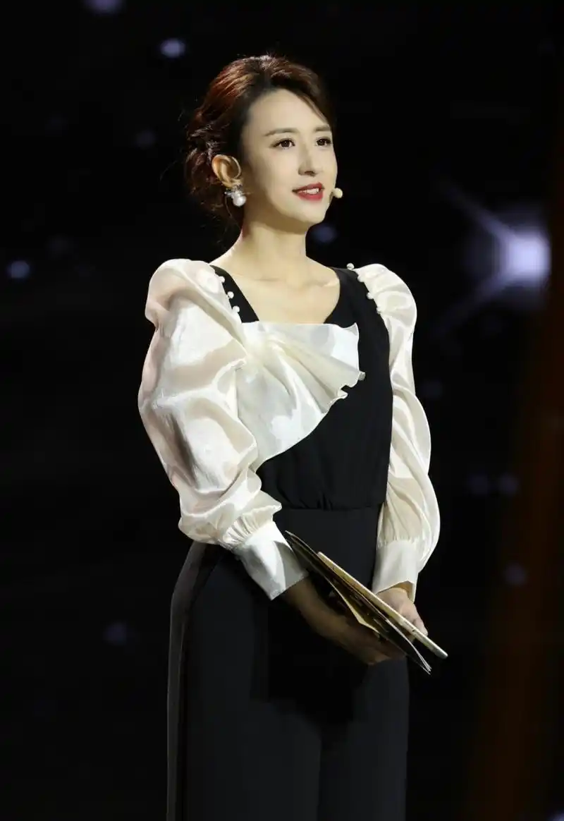 央视美女主持张蕾  高清美照合集