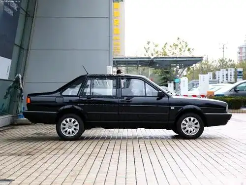 每日怀旧车型之桑塔纳经典