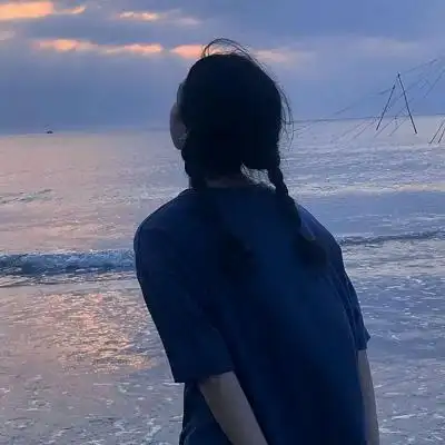 背影女生小清新意境头像 念七_微信头像_我要个性网