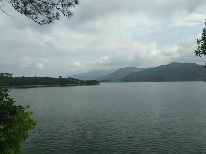 高州长坡水库,美其名曰:高州玉湖风景区.