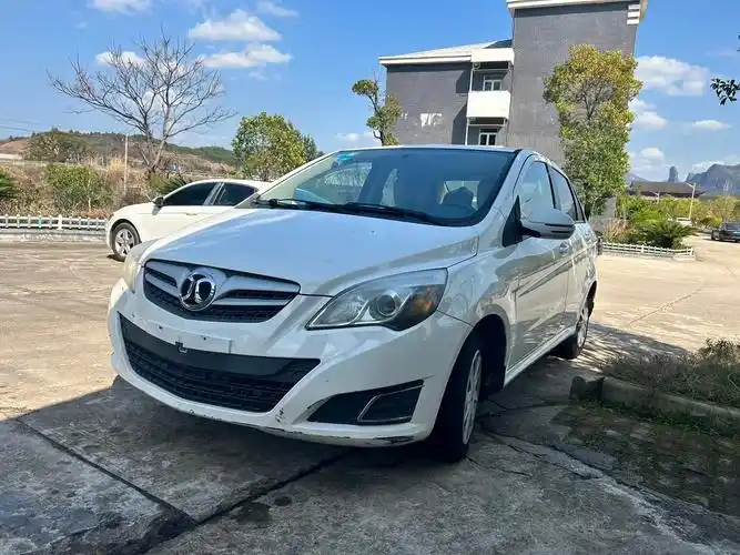 练手代步车 15年北汽e130,大屏导航,车况精品无事故, - 抖音