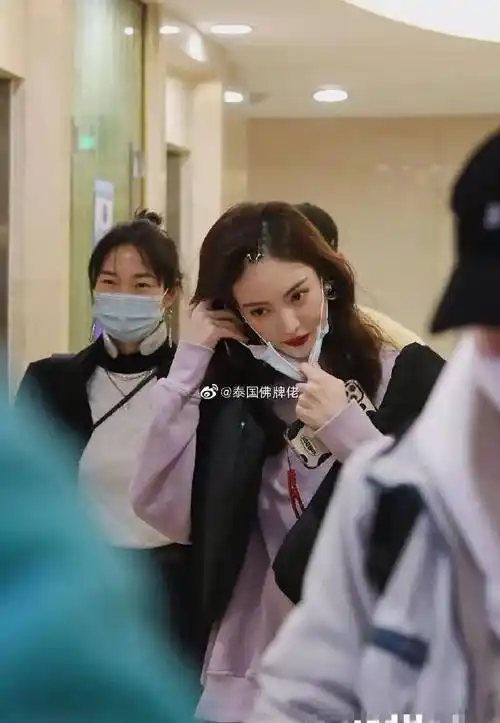 关晓彤发文吐槽,金晨在线求网友删博,张碧晨点赞华晨宇生日微博_行程