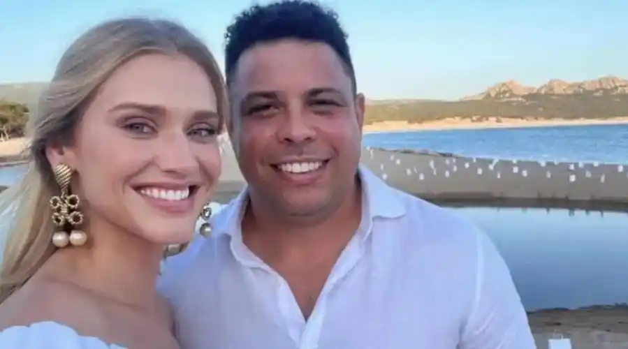 据罗纳尔多妻子赛琳娜(celina locks)消息,大罗与她在西班牙伊比萨岛