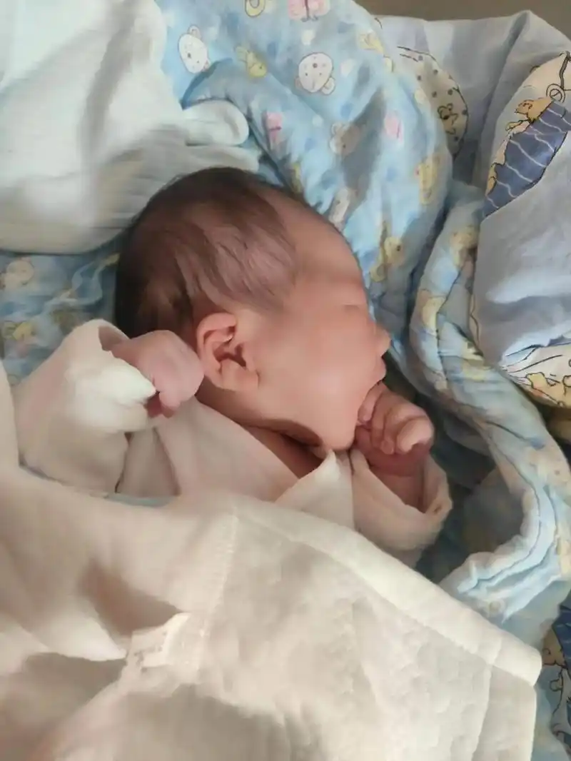 今天终于升级了#刚刚出生的小宝宝 #睡着的样子最可爱 #愿 - 抖音