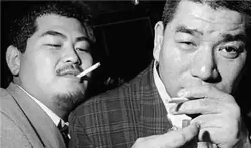 乔四王牌打手莫磊曾香车美女风光无限晚年却靠拾荒为生