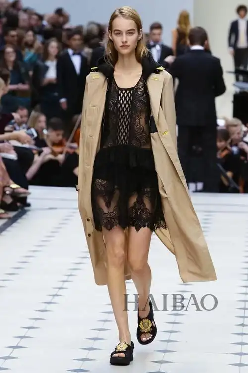 2016春夏伦敦时装周最美的蕾丝造型:若隐若现最迷离_时尚频道_服装