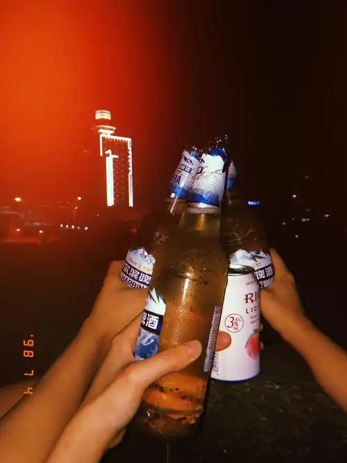 夏日与好友一起在天台喝酒聊天～-winky