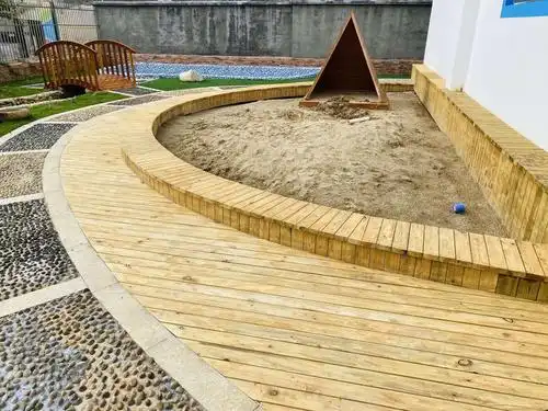 东游中心幼儿园户外沙水池一一孩子们的乐园