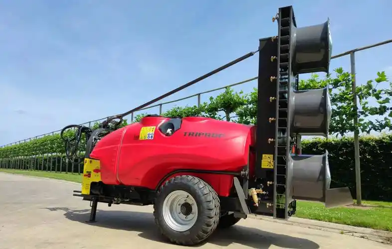 一次带你看够10款国外牵引式超高风塔果园打药机