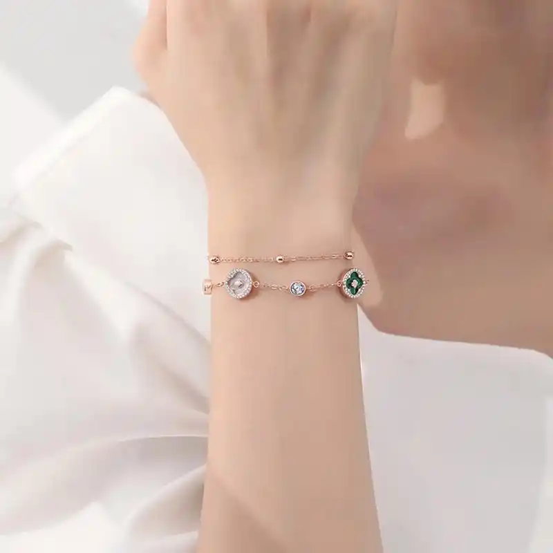 戴上这条银千惠手链,感觉自己好幸运!四叶草造型简约高级,搭配 - 抖音