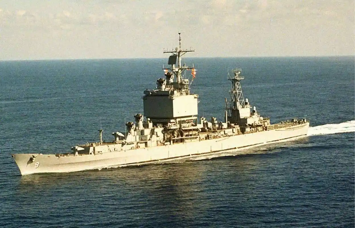 "长滩"号巡洋舰是美国于20世纪50年代后期建造的核动力巡洋舰,也是