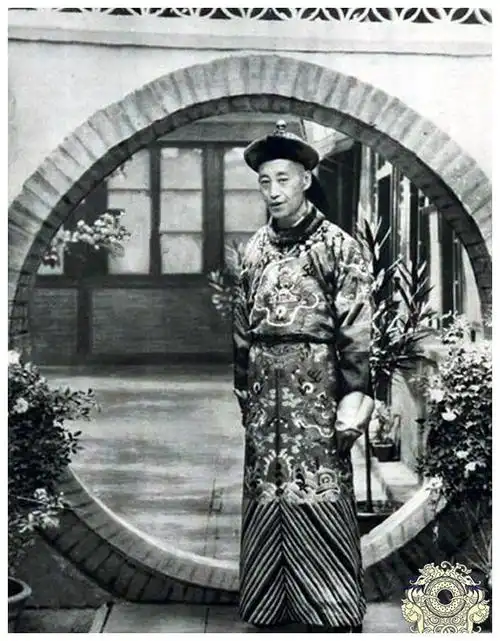 一组清朝太监真实老照片:图五将珍妃投井,图六是皇帝的贴身太监