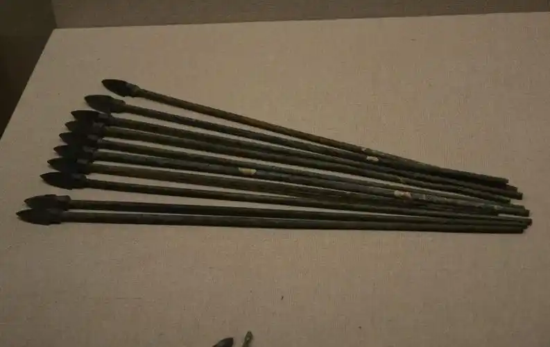 弩臂由坚木所制,用以承弓,撑弦,并供使用者托持.