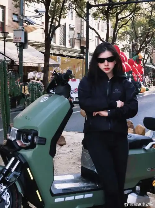 台铃超能s苍穹 新配色太太太好看啦  谁能拒绝这辆百变多巴胺坐骑呢