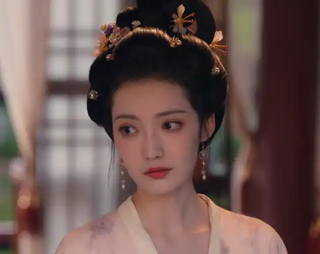 由刘亦菲,柳岩,林允主演的古装剧《梦华录》上线了,为啥这里不提男主