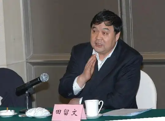 听取了东航江苏公司总经理田留文和财务总监周文培所做的工作汇报