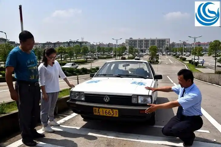 蓝天驾校校园练车实景照片,真实练车培训现场教学照片!