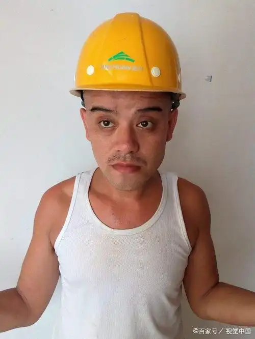 曾因为长得丑被妻子嫌弃,后靠"光头强"而成名,现逆袭人生赢家