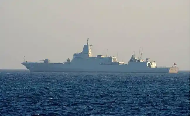 055大驱至少服役5艘?105号舰现身三亚军港!
