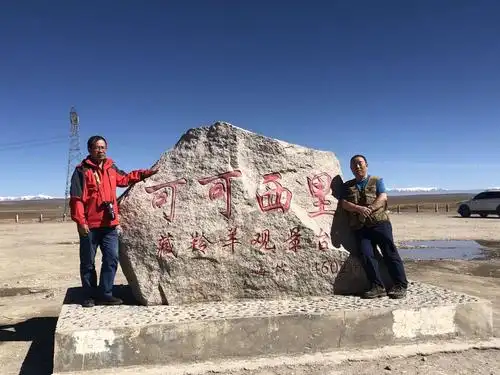 第四站翻越唐古拉山 翻过唐古拉山就进入西藏了,一路随处可见雪山